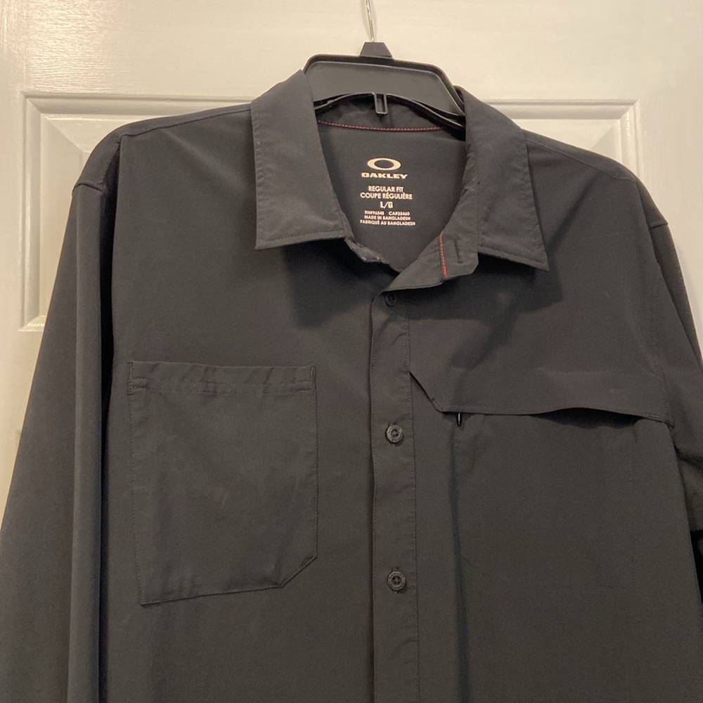 Men’s black Oakley long sleeved button down shirt